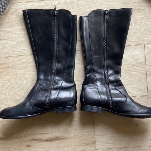 Born tall leather boot with side zip and gun metal studs women’s size 7 - Picture 9 of 16